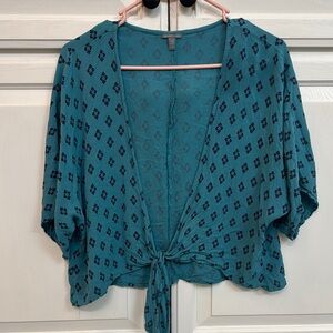 Charlotte Russe Blue Tie Front Crop Blouse. Size M. Bohemian.